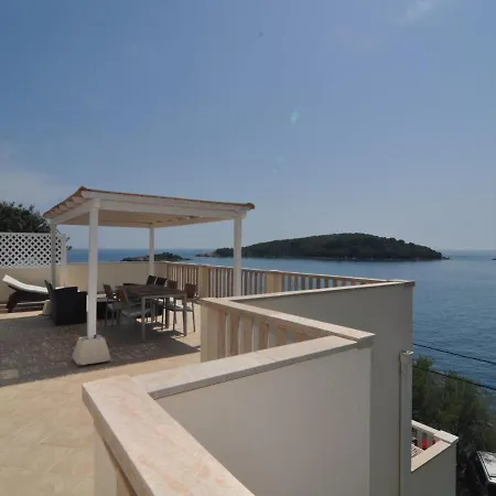 Marina- Beachfront, Sea View And Free Parking Appartement