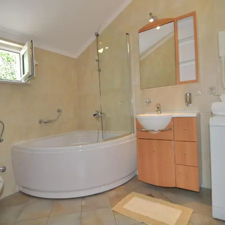 Appartement Marina- Beachfront, Sea View And Free Parking *