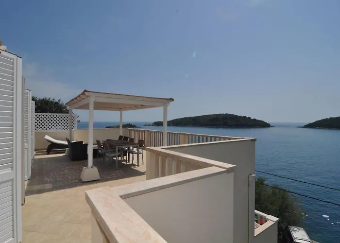 Marina- Beachfront, Sea View And Free Parking Διαμέρισμα