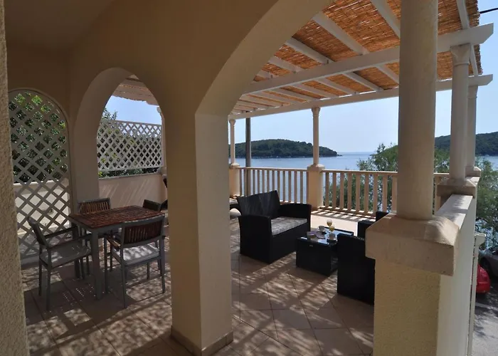 Marina- Beachfront, Sea View And Free Parking