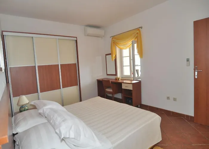 Διαμέρισμα Marina- Beachfront, Sea View And Free Parking *