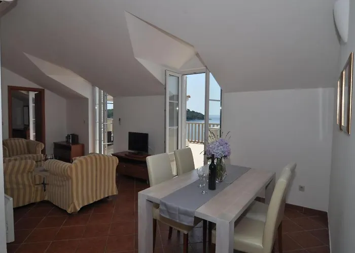 Διαμέρισμα Marina- Beachfront, Sea View And Free Parking Molunat