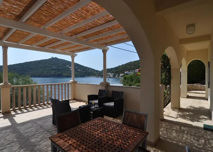 Διαμέρισμα Marina- Beachfront, Sea View And Free Parking Molunat