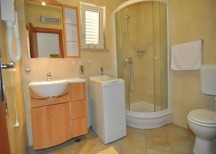 Marina- Beachfront, Sea View And Free Parking Molunat