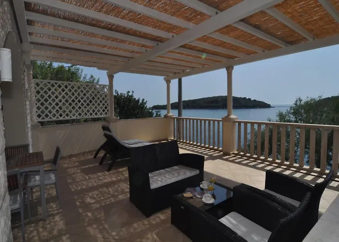 Διαμέρισμα Marina- Beachfront, Sea View And Free Parking *