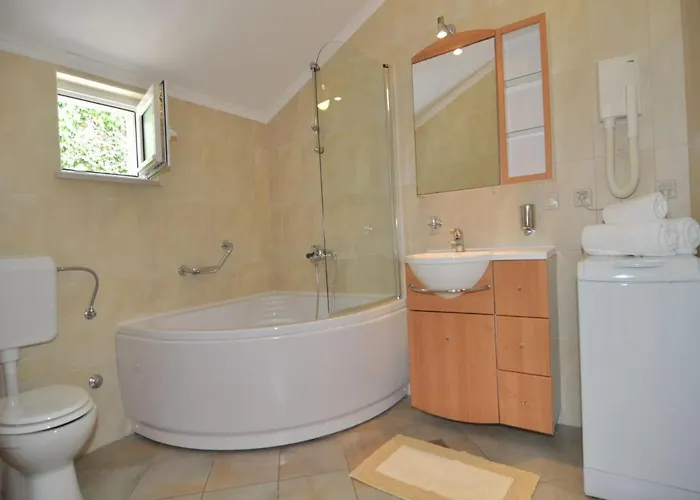 Διαμέρισμα Marina- Beachfront, Sea View And Free Parking *