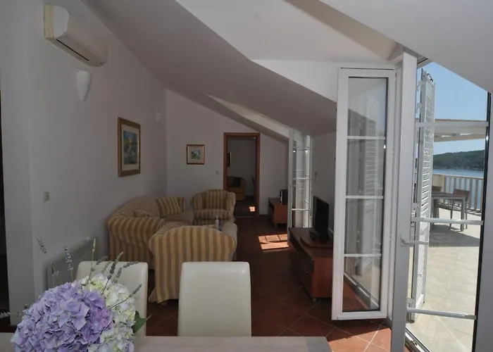 Marina- Beachfront, Sea View And Free Parking Διαμέρισμα *