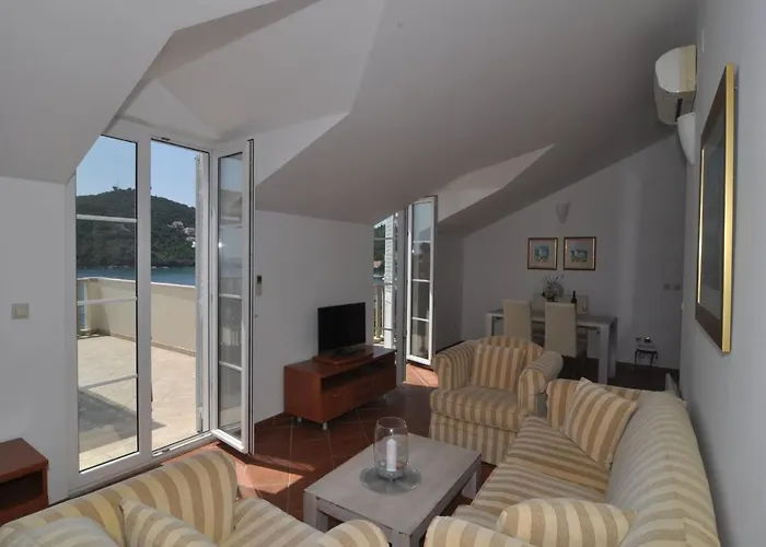 Marina- Beachfront, Sea View And Free Parking Διαμέρισμα Molunat