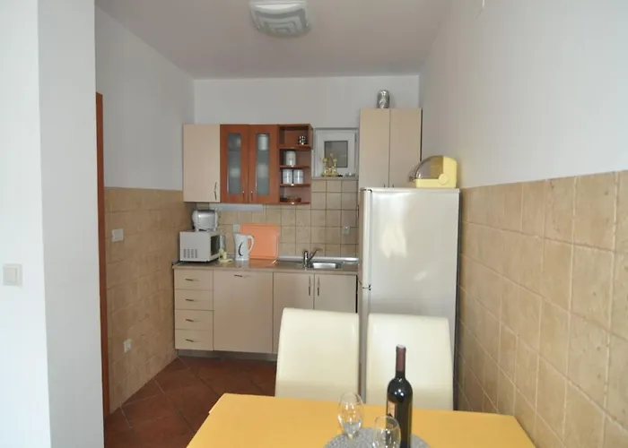 Marina- Beachfront, Sea View And Free Parking Διαμέρισμα *