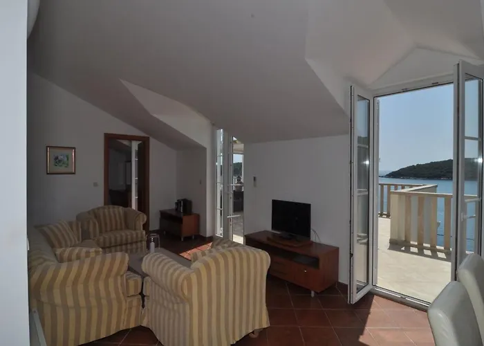 Διαμέρισμα Marina- Beachfront, Sea View And Free Parking *