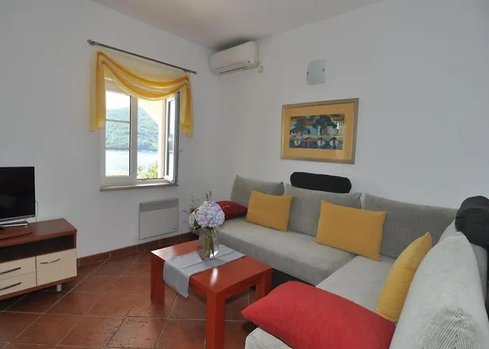 Διαμέρισμα Marina- Beachfront, Sea View And Free Parking *