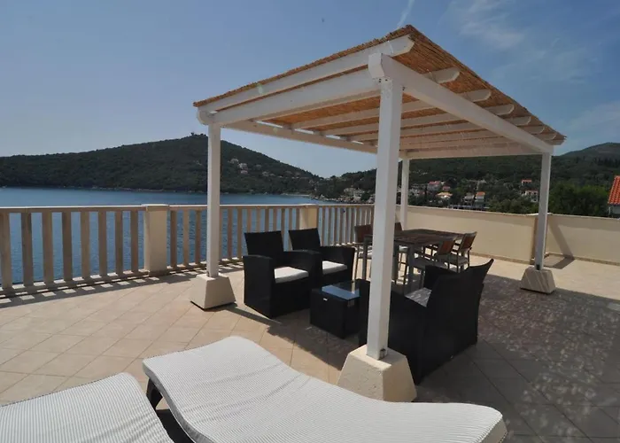 Marina- Beachfront, Sea View And Free Parking Διαμέρισμα *