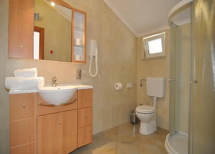 Διαμέρισμα Marina- Beachfront, Sea View And Free Parking