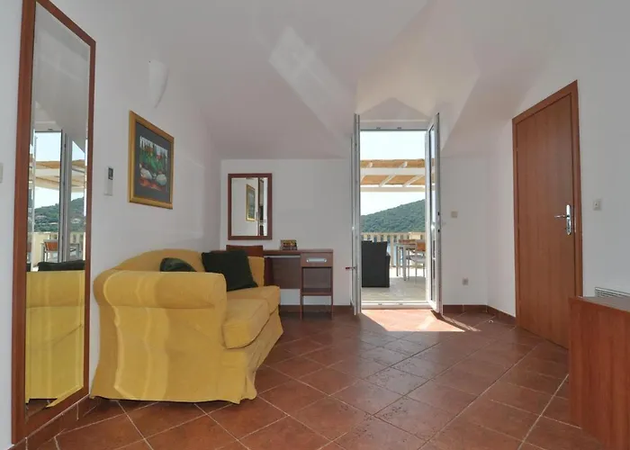 Marina- Beachfront, Sea View And Free Parking Molunat