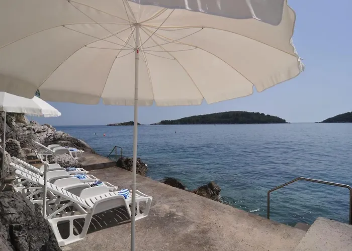 Διαμέρισμα Marina- Beachfront, Sea View And Free Parking