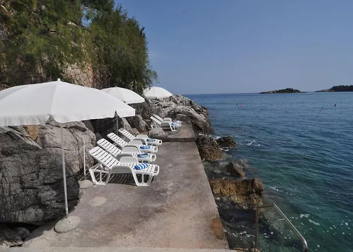 Marina- Beachfront, Sea View And Free Parking Molunat