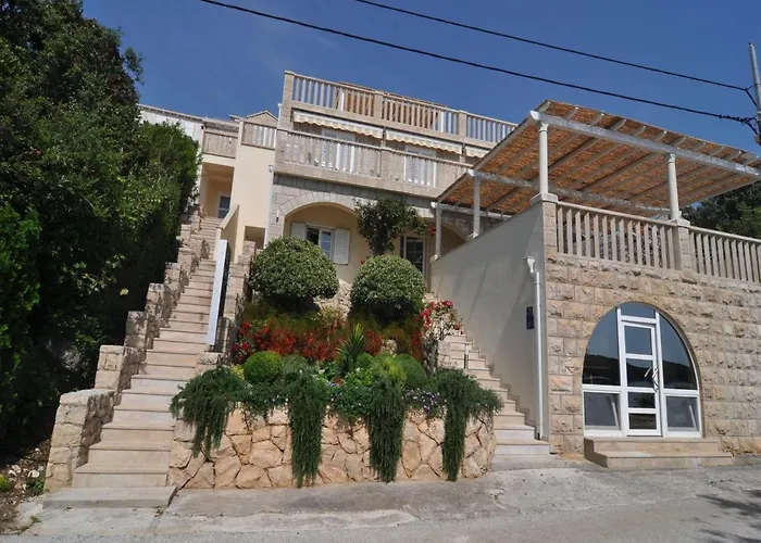 Marina- Beachfront, Sea View And Free Parking Διαμέρισμα Molunat