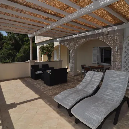 Marina- Beachfront, Sea View And Free Parking