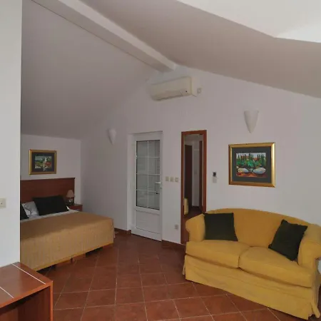 Appartement Marina- Beachfront, Sea View And Free Parking Molunat