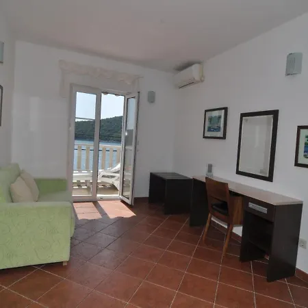 Appartement Marina- Beachfront, Sea View And Free Parking