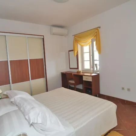Appartement Marina- Beachfront, Sea View And Free Parking *