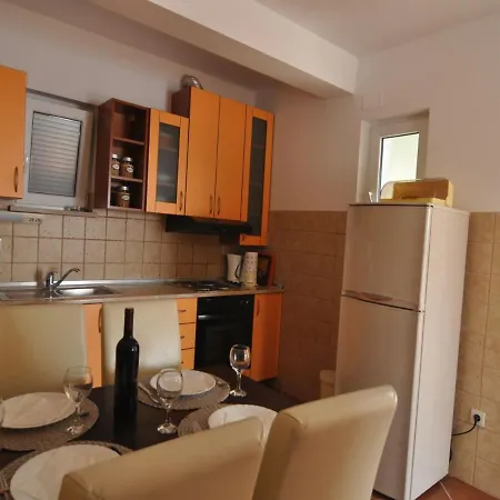 Marina- Beachfront, Sea View And Free Parking *