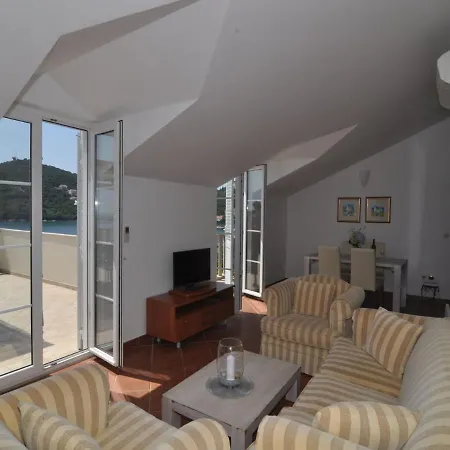 Marina- Beachfront, Sea View And Free Parking Appartement Molunat
