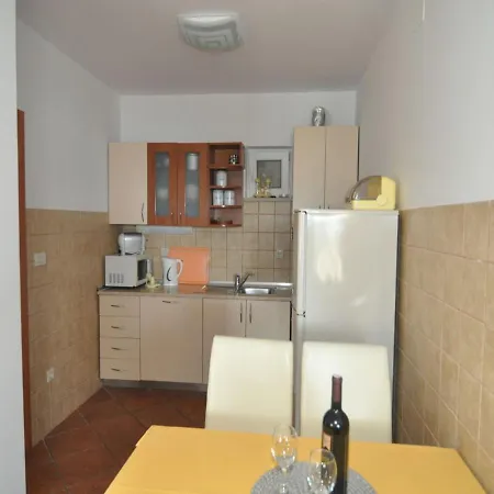 Marina- Beachfront, Sea View And Free Parking דירה *