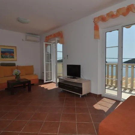 Apartment Marina- Beachfront, Sea View And Free Parking Molunat