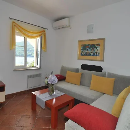 Appartement Marina- Beachfront, Sea View And Free Parking *