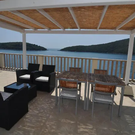 Marina- Beachfront, Sea View And Free Parking Apartment