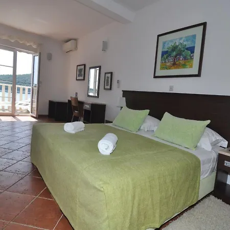 Marina- Beachfront, Sea View And Free Parking *